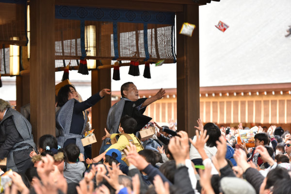 Musashi Ichinomiya Hikawa Shrine A Festive Atmosphere with Many People at Setsubun Festival
